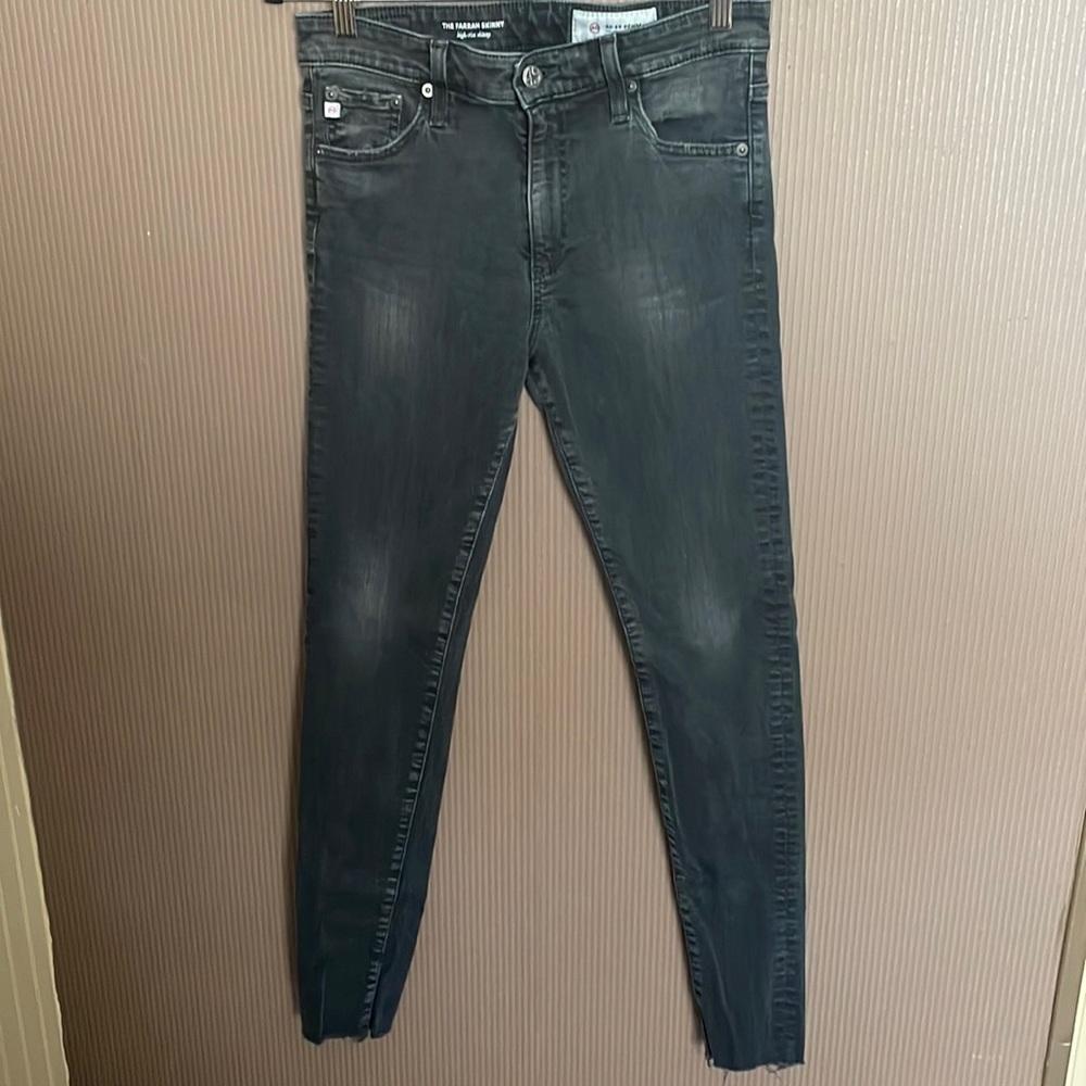 AG black high rise skinny jeans the Farrah skinny size 28r stretchy raw hem